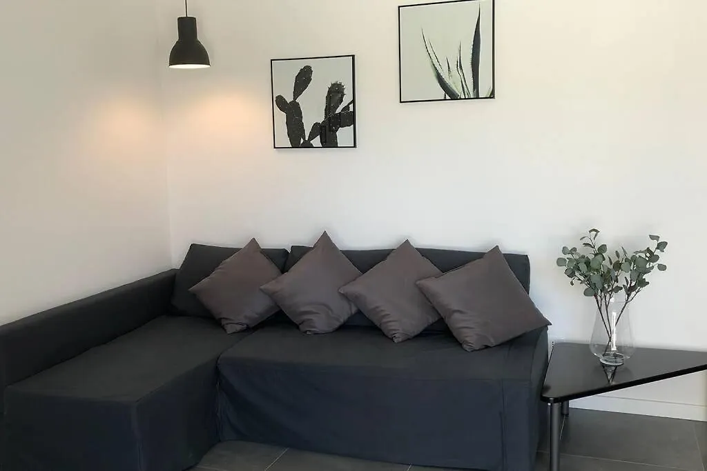 *Central Lakeside Apt*Swimming Pool & Free Parking Peschiera del Garda 0*,